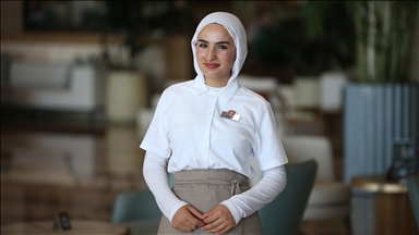 Babasının YKS çıkışında çiçekle karşıladığı öğrenci hayalindeki bölüme yerleşti
