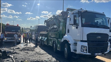Küçükçekmece TEM Otoyolu'ndaki zincirleme kazada 1 kişi hayatını kaybetti, 16 kişi yaralandı
