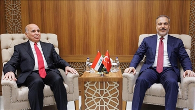 وزير الخارجية التركي يلتقي نظيريه العراقي والغامبي في جدة