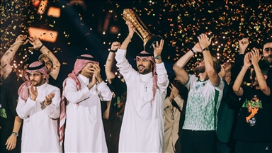 فريق "فالكونز" السعودي يتوج بلقب كأس العالم للرياضات الإلكترونية