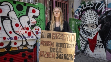 ABD'li aktivist Kadıköy'deki bireysel eylemle Gazze'nin sesi olmak istiyor