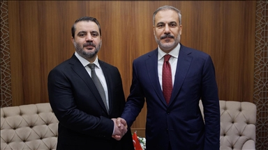 جدة.. وزير الخارجية التركي يلتقي نظيره السوري