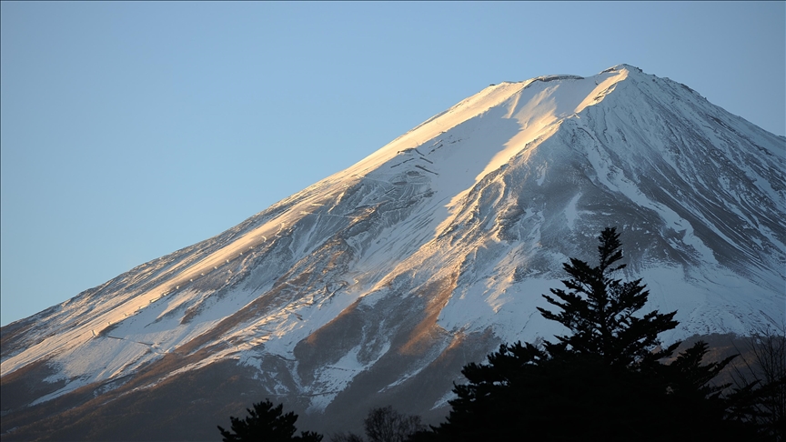102-year-old Japanese man becomes oldest person to climb Mount Fuji
