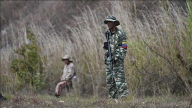 Venezuela to deploy 15,000 troops to Colombian border