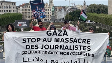 Brüksel'de uluslararası gazeteciler İsrail'in Gazze'de meslektaşlarını katletmesini protesto etti 