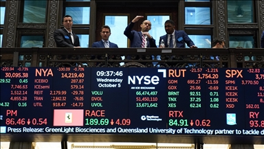 US stocks end Monday with losses