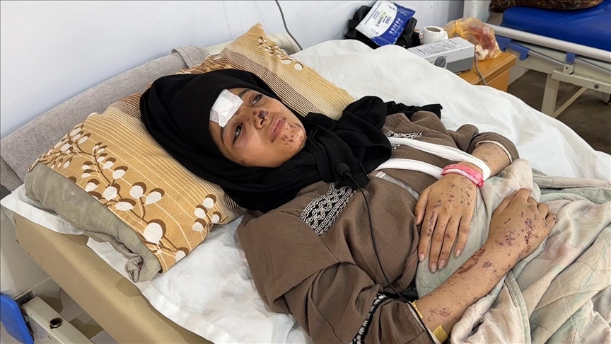 انتشلت من تحت الركام بغزة.. سجى تروي لحظة الموت (تقرير)