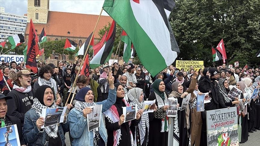 Paris rally demands aid access for Gaza amid famine