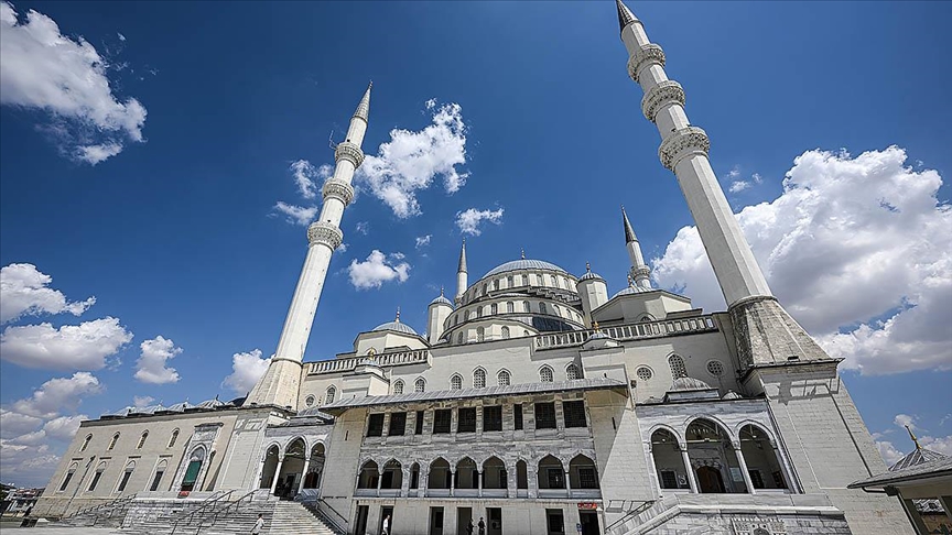 15 Temmuz'da ilk selanın okunduğu Kocatepe Camisi, ibadete açılalı 38 yıl oldu