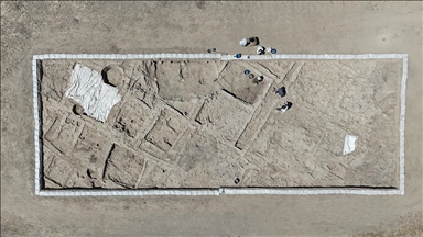 Karaman'daki Canhasan 3 Höyüğü'nde bulunan "sokak yapısı"nda kazı sürüyor