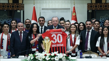 Cumhurbaşkanı Erdoğan, Yüksekovaspor Kadın Futbol Takımı'nı kabul etti