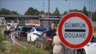 Gurbetçiler sevinçle geldikleri Türkiye'den hüzünle ayrılıyor