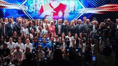 Kadın futbolcuların "II. Kristal Ayaklar Ödül Töreni" Ankara'da yapıldı
