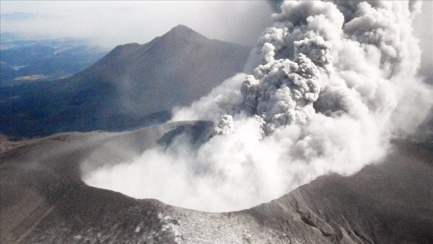 Japan's Shinmoe volcano erupts, sending columns of ash as high as 5,500 meters