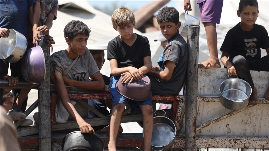 Palestinezët në Gaza dynden drejt organizatave bamirëse për ushqim mes bllokadës izraelite