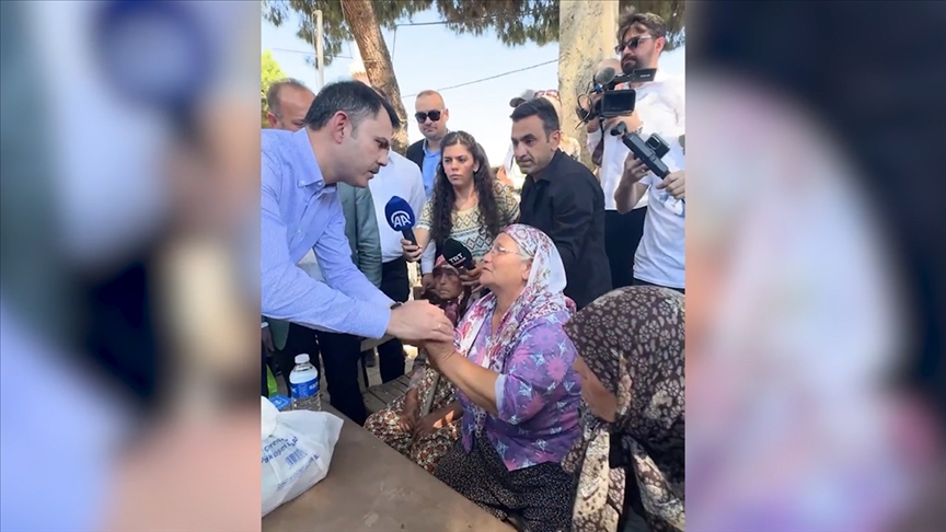 Bakan Kurum: İzmir'de yangınlarda hasar gören evlerin yerine yapacağımız yeni yuvalarda ilk harcı yarın döküyoruz