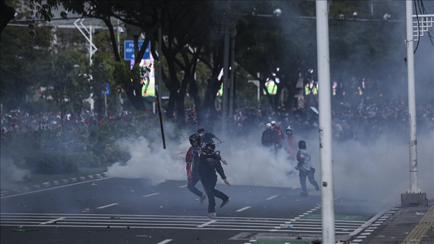 Indonesians protest low wages, lawmakers’ monetary perks