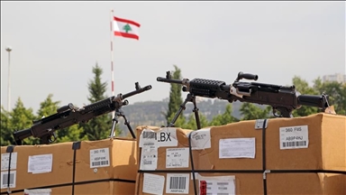 جيش لبنان يبدأ تسلم السلاح الفلسطيني من مخيمات صور