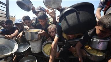 Palestinci u jeku izraelske blokade u Gazi traže hranu od humanitarnih organizacija