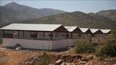 Kahramanmaraş'ta depremzede besicilere yapılan 537 ahır yıl içinde teslim edilecek