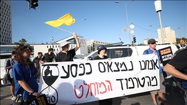 Israeli women protest outside Netanyahu’s home to demand Gaza ceasefire, prisoner swap deal