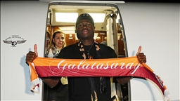 Wilfried Singo, Galatasaray için İstanbul'da