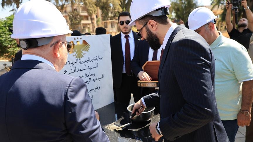 إشارة لبدء الإعمار.. الشرع يضع حجر الأساس لمشاريع تنموية في حمص