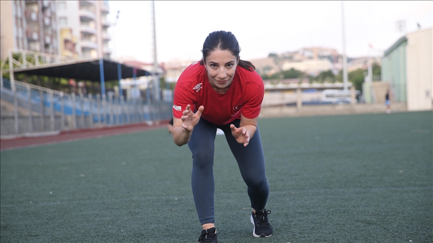 Ön yargıları kırarak güreşte tarih yazan Evin, olimpiyat madalyasıyla mindere veda etmek istiyor