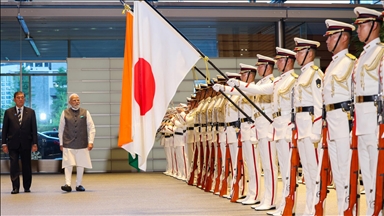 Japan, India vow to boost defense, economic cooperation