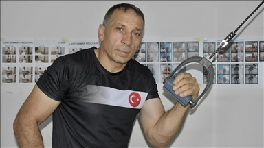 Kızına vefatından önce verdiği "dünya şampiyonluğu" sözünü yerine getirmek için ter döküyor