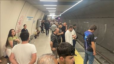 İstanbul'da M3 Bakırköy-Kayaşehir Metro Hattı'nda teknik arıza nedeniyle yoğunluk oluştu