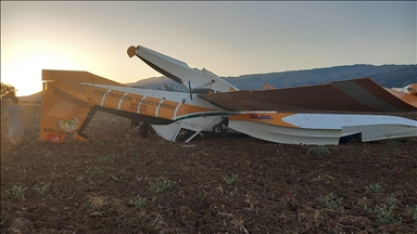 Muğla'da yangın söndürme uçağı tarlaya zorunlu iniş yaptı