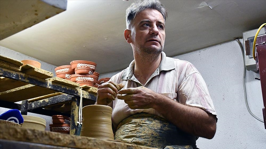 Një nga poçarët e fundit në Veles po lufton për ta ruajtur zanatin dhe për t'ua trashëguar brezave të ardhshëm