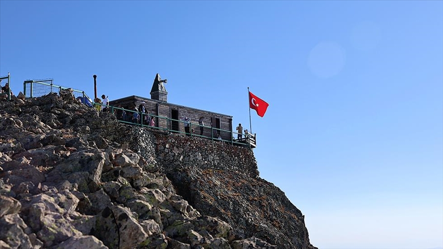 "Xhamia në shkëmb" u ofron vizitorëve pamje unike