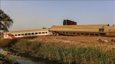 Train derailment kills 3, injures scores in northern Egypt