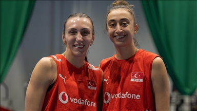 Milli voleybolcular Aslı Kalaç ve Elif Şahin, Slovenya maçını kazanacaklarına inanıyor