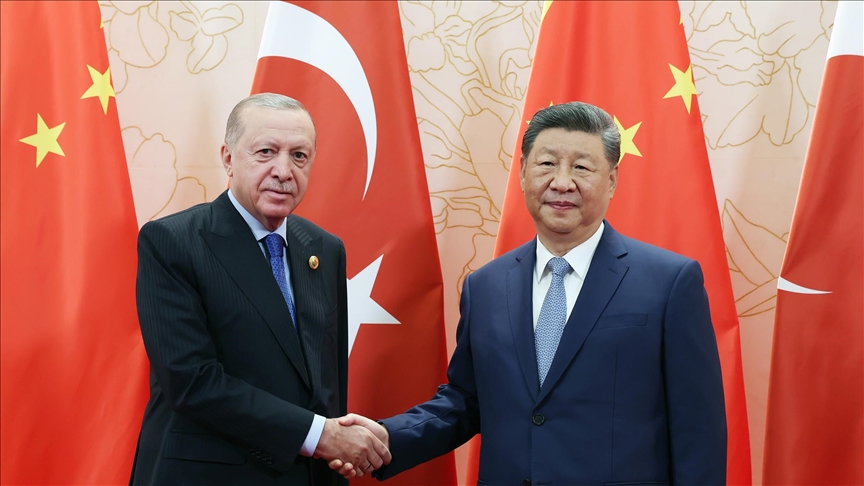 الرئيس أردوغان يلتقي نظيره الصيني في تيانجين