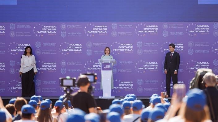 Президенты Молдовы и Румынии приняли участие в торжествах по случаю Дня румынского языка