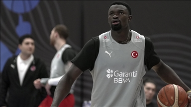 Milli basketbolcu Adem Bona, EuroBasket 2025'te grup liderliğine inanıyor