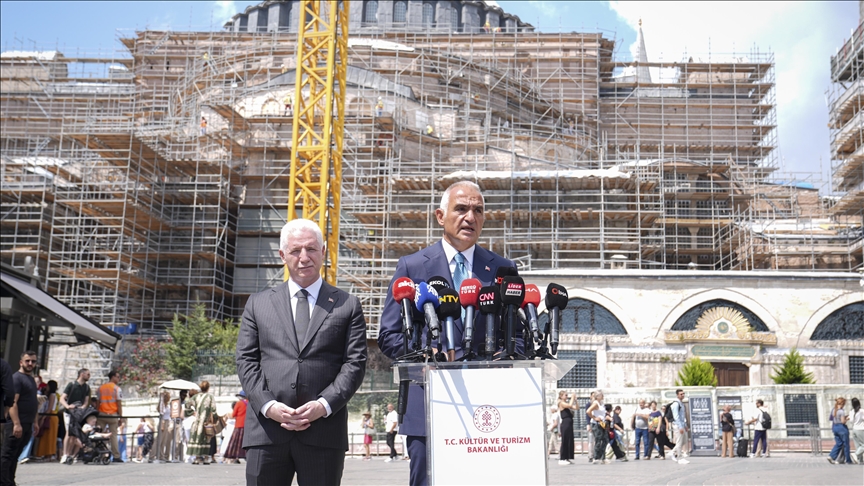 Bakan Ersoy, Ayasofya'daki restorasyon ve güçlendirme çalışmalarını yerinde inceledi