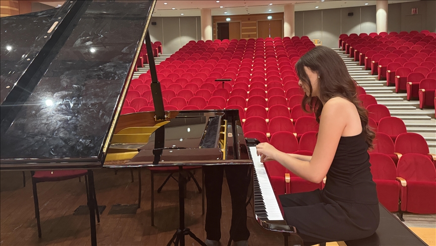 Piyanist İlyun Bürkev Türkiye Gençlik Filarmoni Orkestrası'yla Avrupa turnesinde