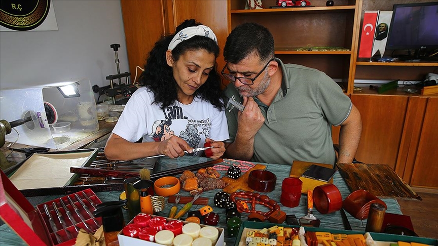 Tespih sanatına gönül veren karı koca el emeği ürünler tasarlıyor