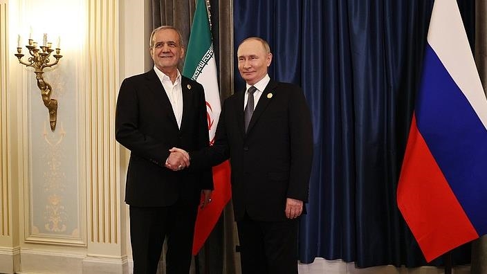 Путин: РФ и Иран регулярно контактируют по важным международным темам