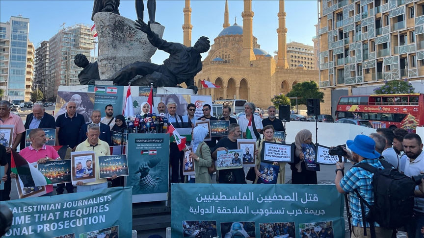 بيروت.. وقفة تضامنية تندد باستهداف إسرائيل الصحفيين الفلسطينيين