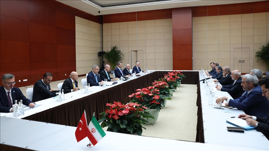 Turkish, Iranian presidents meet on sidelines of SCO summit