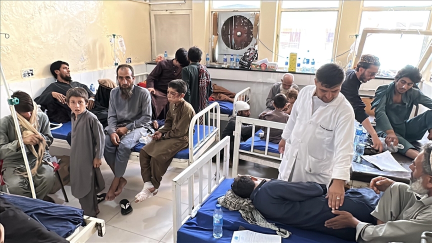 Afganistan'da meydana gelen 6 büyüklüğündeki depremde 800'den fazla kişi yaşamını yitirdi