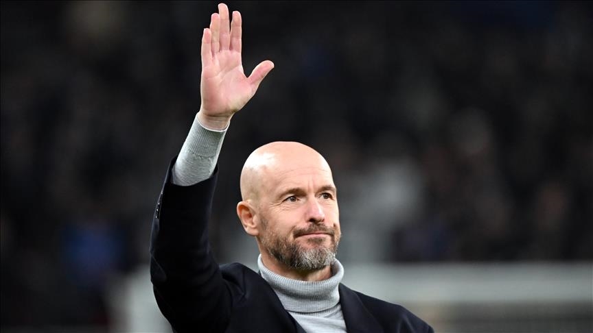قدم.. باير ليفركوزن يقيل مدربه الهولندي إريك تين هاغ