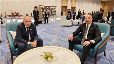 سەرکۆماری ئازەربایجان عەلیێڤ و سەرۆکوەزیرانی ئەرمینیا پاشینیان کۆبوونەوە