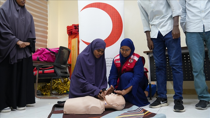 Somali Kızılay, Türk Kızılay ile verdiği ilk yardım eğitimleriyle gençlere umut oluyor