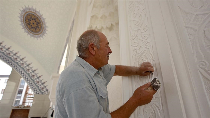 Trabzonlu taş ustası Türkiye'de "yılın ahisi" seçildi